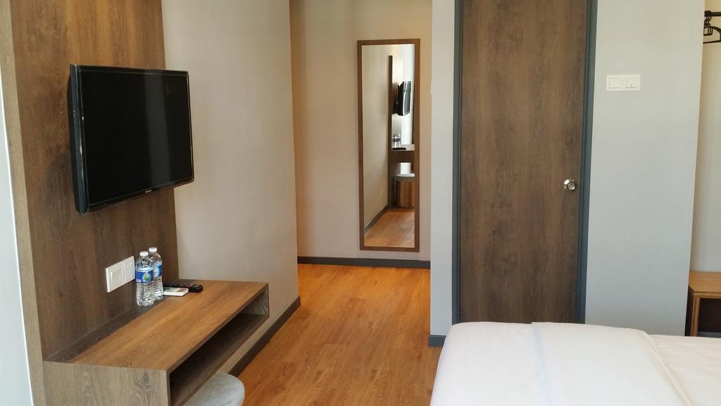 Go Hotel Subang Jaya Room photo